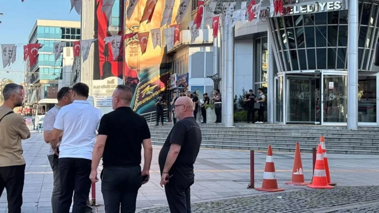 CHP'li İzmit Belediyesi'ne operasyon