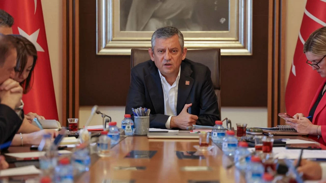 Özgür Özel'den 'yeni parti' için kritik toplantılar
