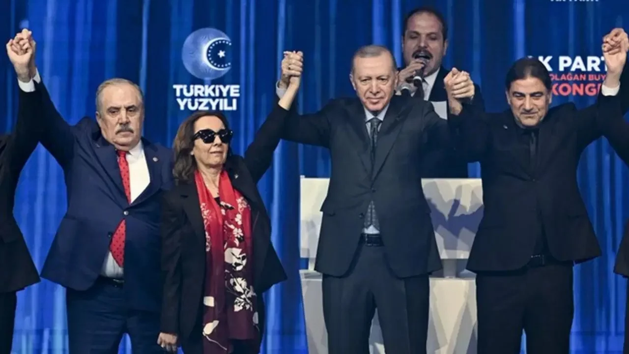Cumhurbaşkanı Erdoğan'a 'ömür boyu başkanlık' teklifi iddiası: Yeni AK Parti'li Özbudun'dan 'fıkr...
