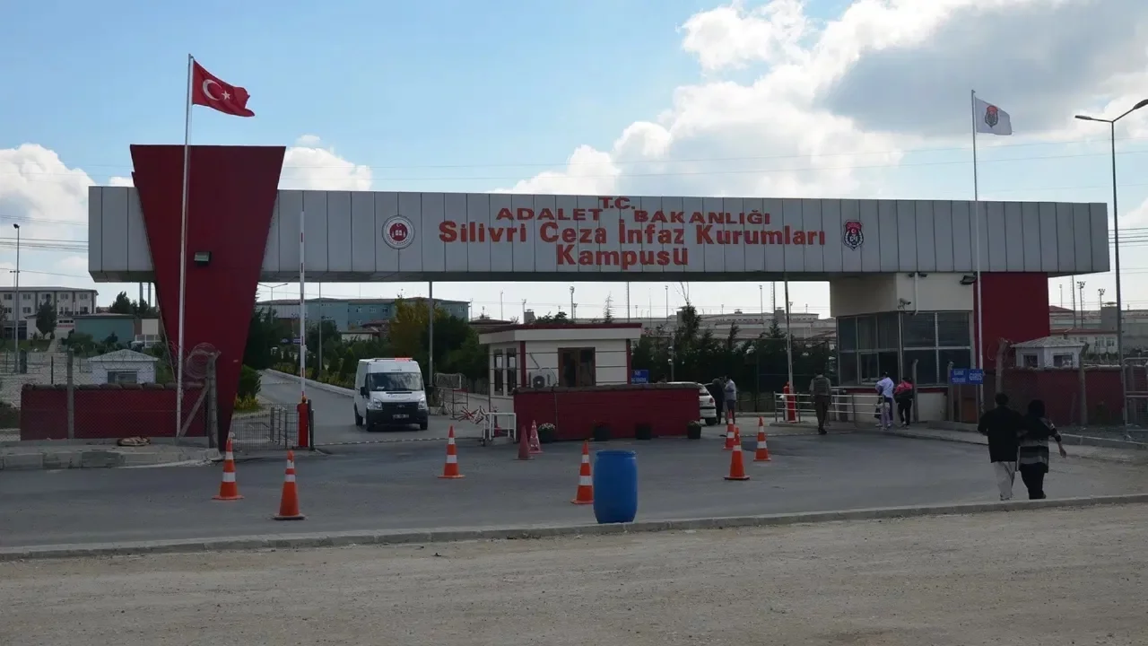 Silivri'de gece nakilleri: İBB Davası tutukluları sevk ediliyor!