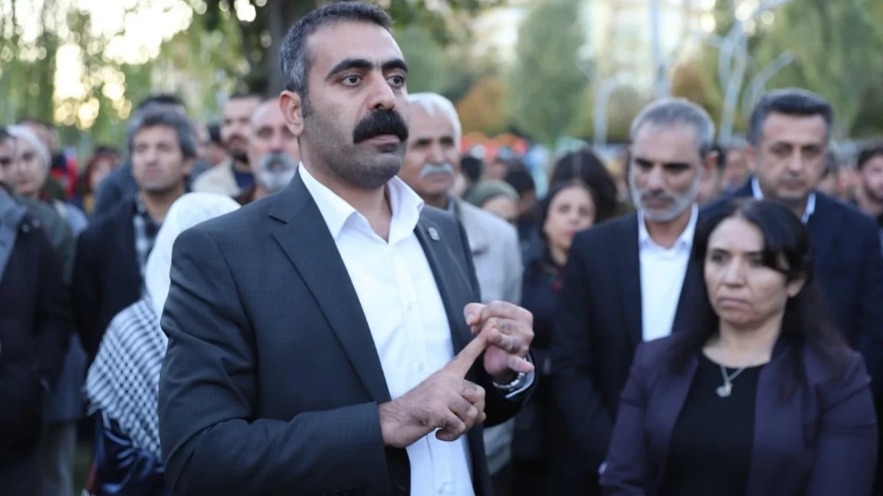 Diyarbakır Büyükşehir Belediye Eş Başkanı Doğan Hatun, görevinden istifa etti