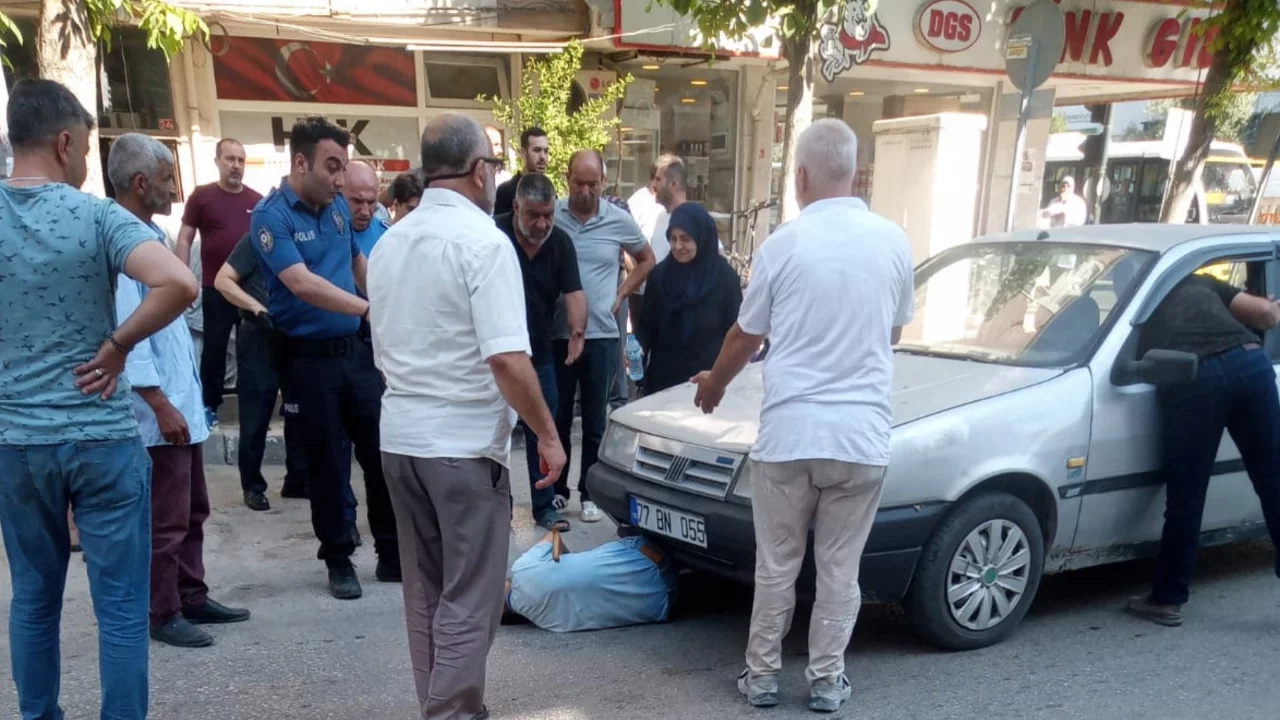 Mustafakemalpaşa'da otomobilin çarptığı yaya yaralandı