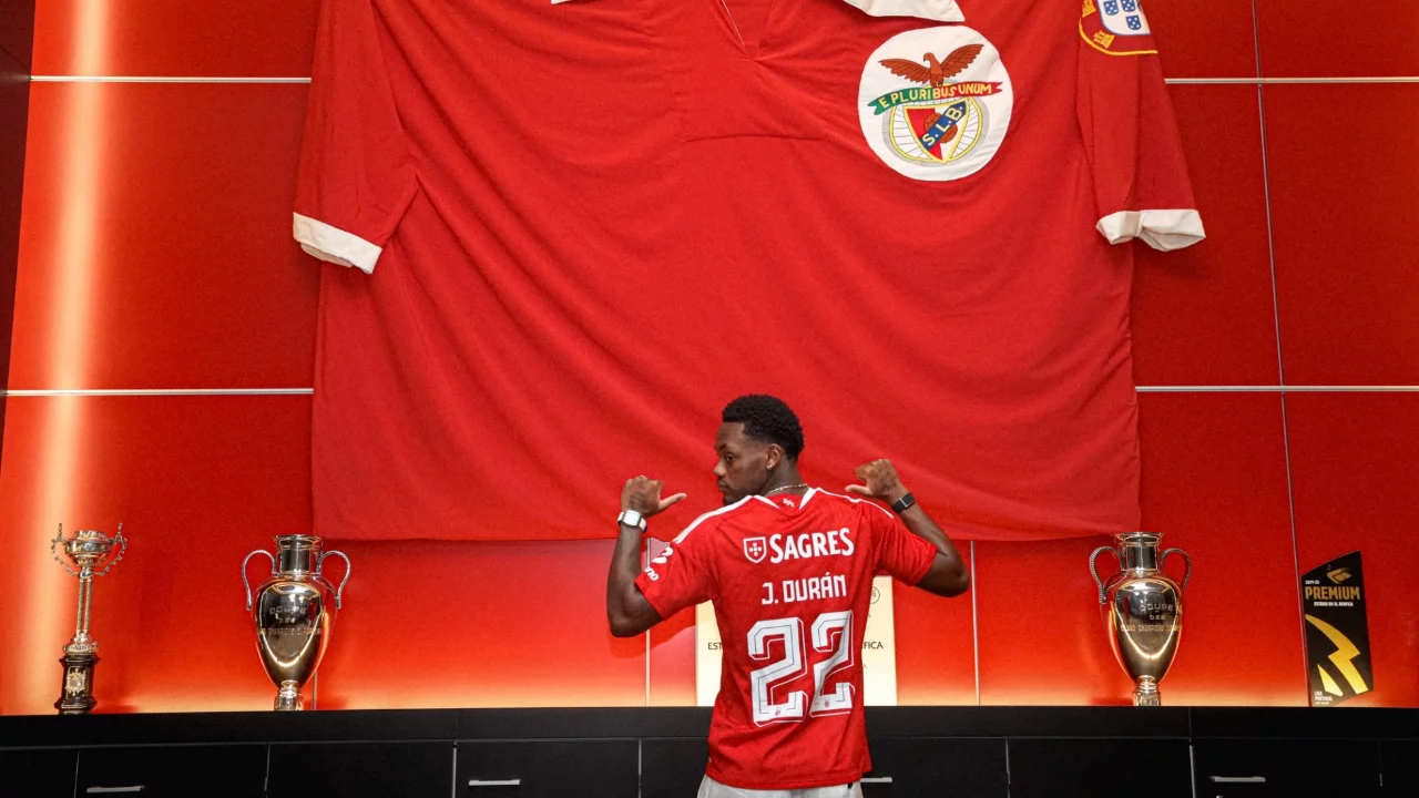 Benfica, Jhon Duran transferini açıkladı