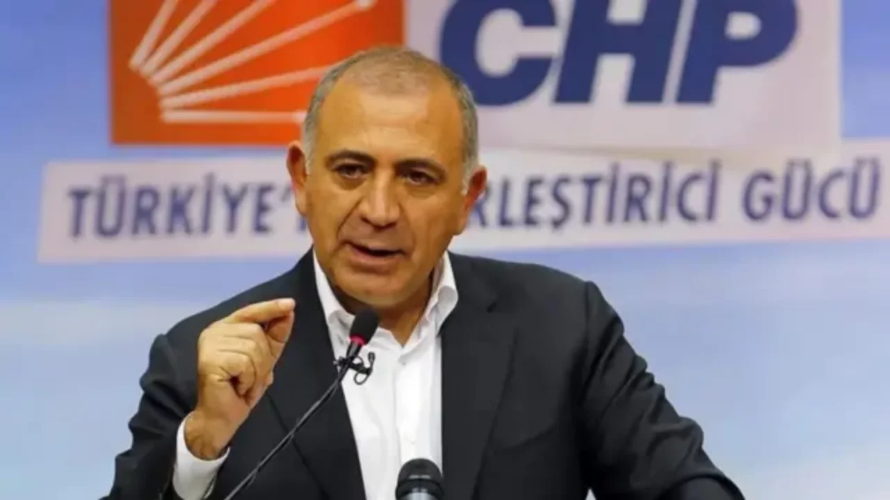Gürsel Tekin 7 ilçe başkanının görevden alındığını duyurdu