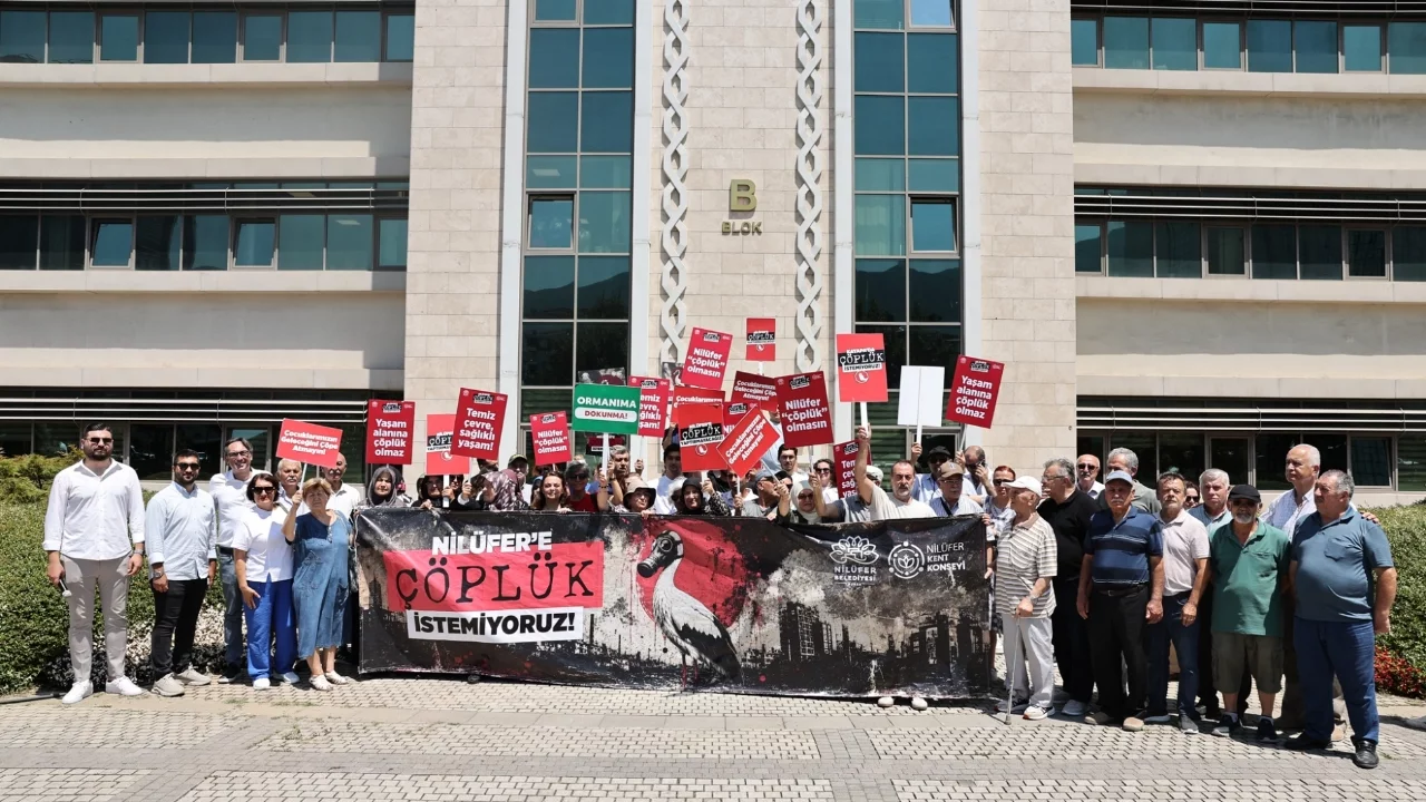 Katı atık tesisine karşı 5 binden fazla imza Bursa Büyükşehir'e teslim edildi