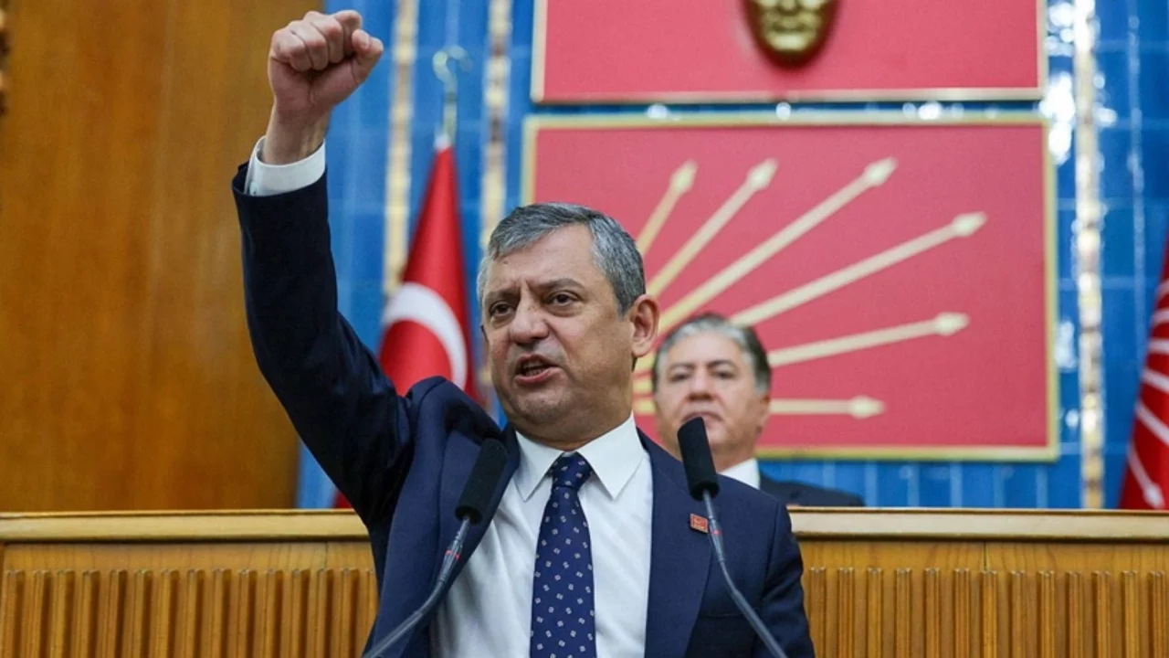 Özgür Özel: "Hep birlikte iktidara yürümek üzere illerimize dağılıyoruz"
