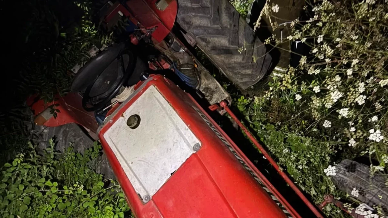 Bursa'da devrilen traktörün sürücüsü ağır yaralandı