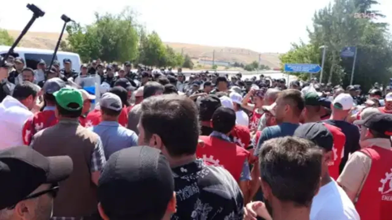Hakları için Ankara'ya yürüyen işçilere polis müdahalesi