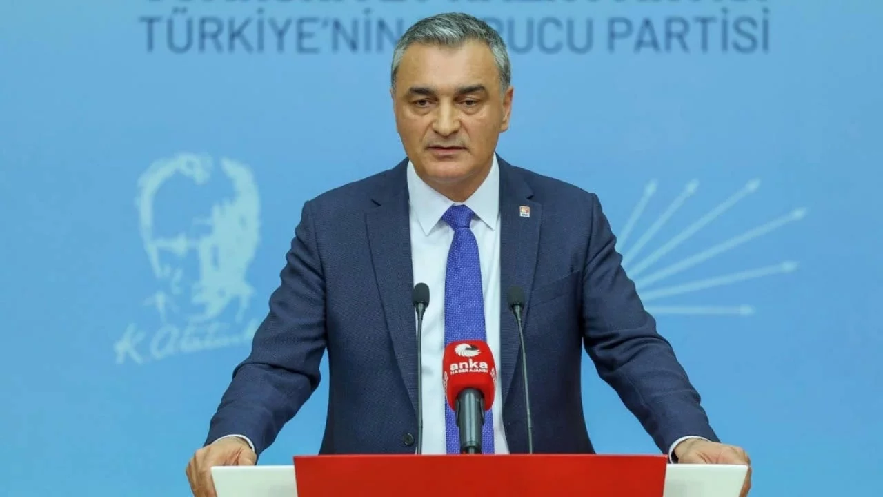 Mutlak butlan yönetiminden yeni parti tepkisi: Özgür Özel'e 'bölünme' ve 'koltukçu' suçlaması