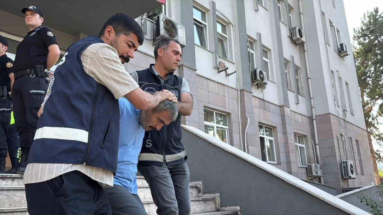 Karabük'te eşinin boğazını keserek öldüren zanlı tutuklandı