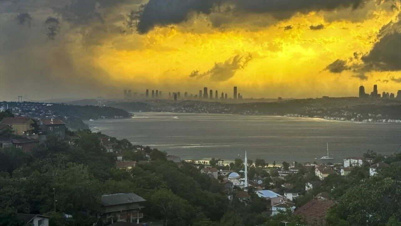 Meteoroloji uyarmıştı... İstanbul'da fırtına etkili oluyor