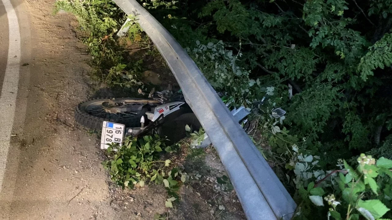 Bursa'da uçurum kenarında bulunan motosiklet ekipleri alarma geçirdi