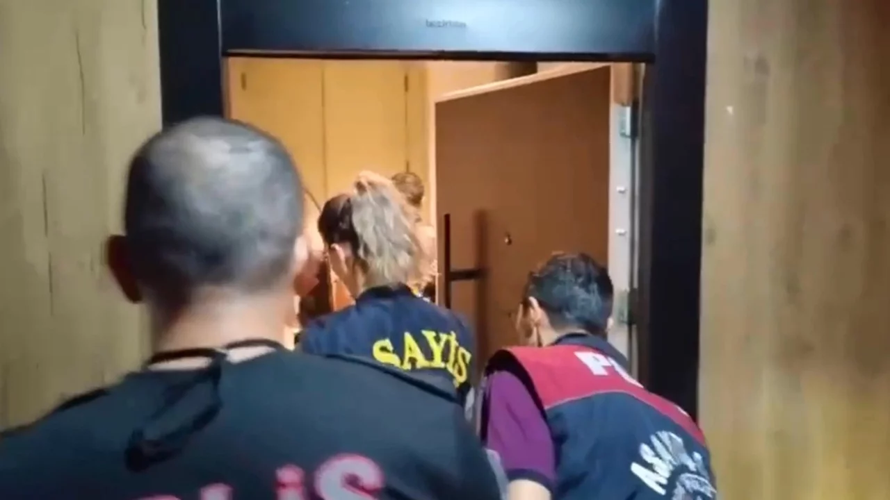 Bursa'da "Güvenli Ödeme Sistemi" kılıfıyla dolandırıcılık yapan çete çökertildi!