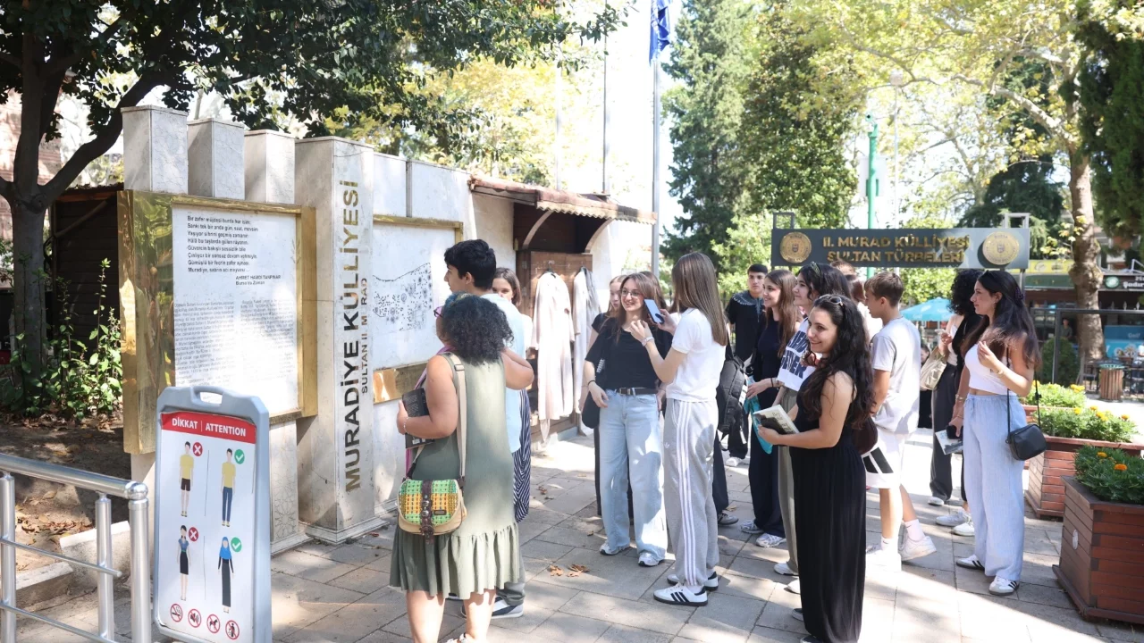 Osmangazi'de gençler Tanpınar'ın rehberliğinde Bursa'nın ruhunu hissetti