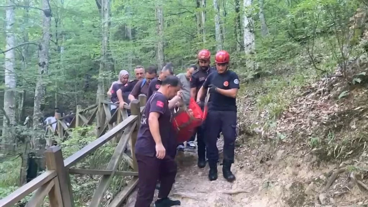 Bursa'da Oylat Şelalesi'nde düşen kadın ekiplerin zorlu çalışmasıyla kurtarıldı