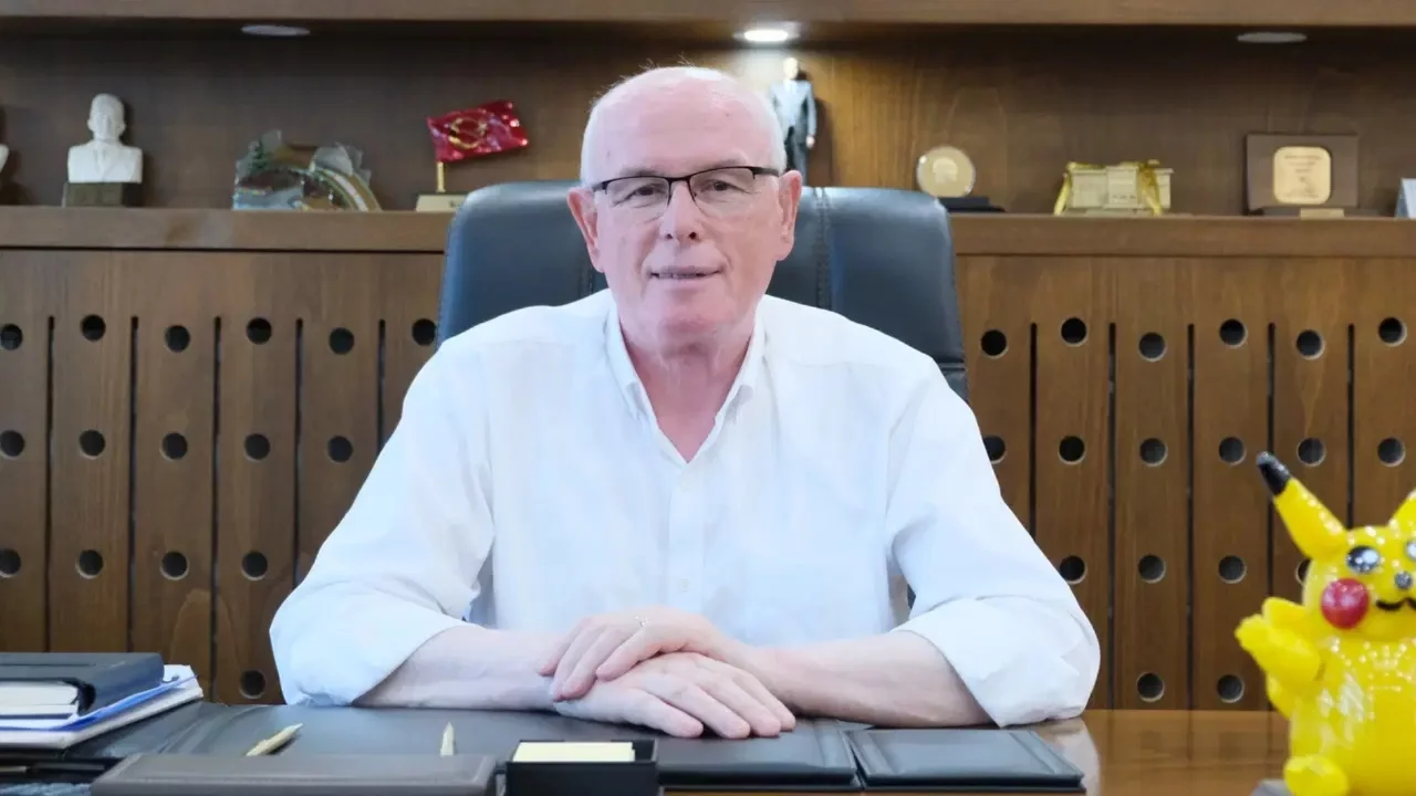Bir belediye başkanı daha meclis üyeleriyle birlikte CHP'den istifa etti