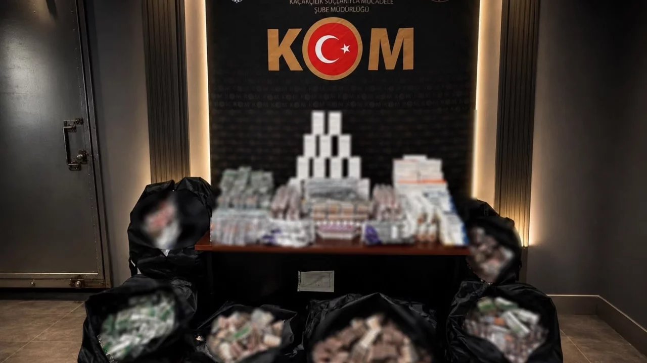 İstanbul'da kaçak tıbbi ilaç operasyonu: 98 bin 632 tablet ele geçirildi, 2 şüpheli gözaltına alındı