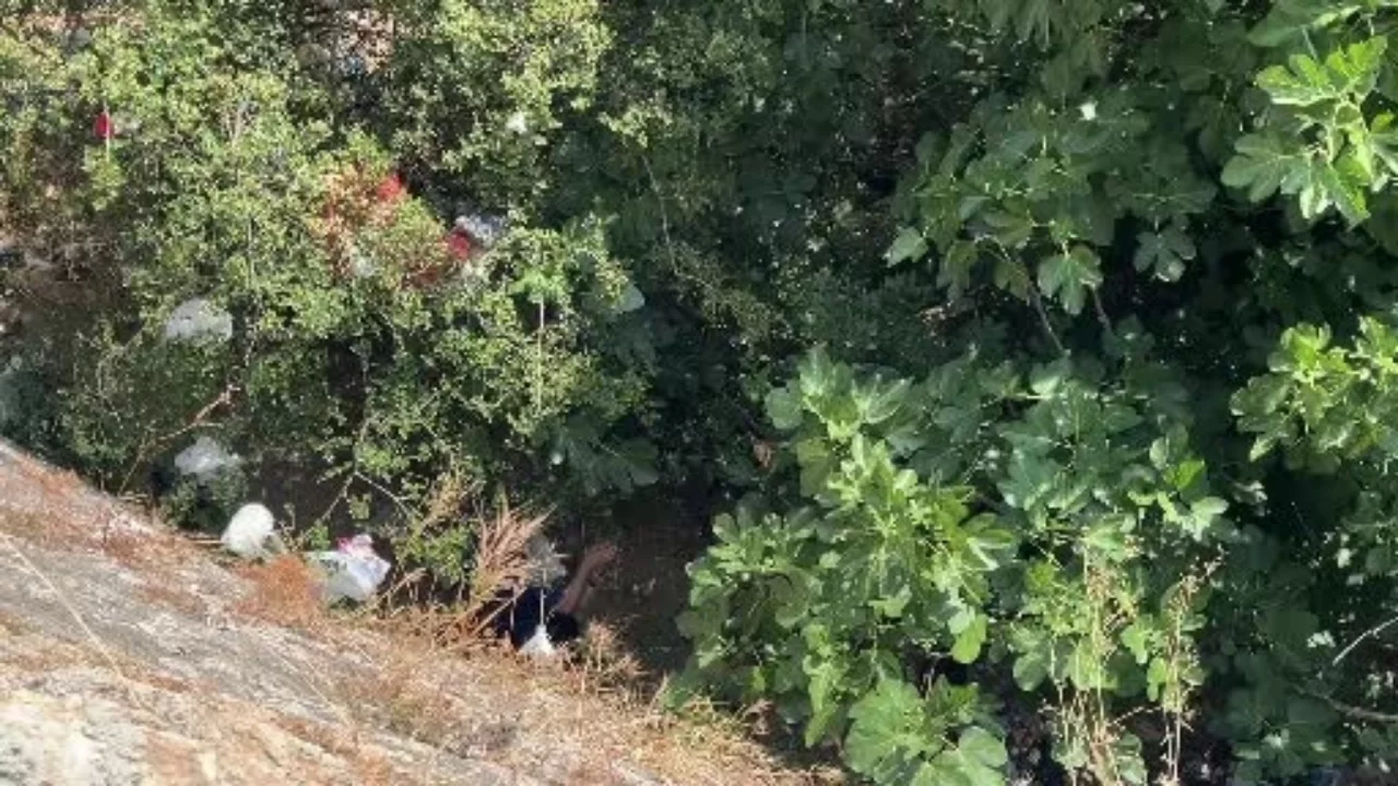 Bursa'da 10 metreden düşen kadın, yardıma gelen polislerden kaçtı
