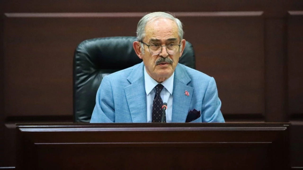 Yılmaz Büyükerşen CHP'den istifa etti