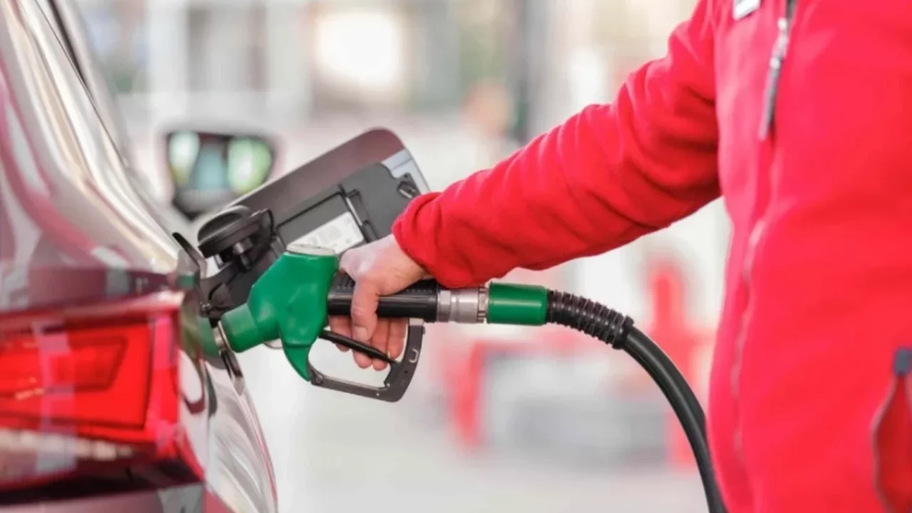 Benzine zam geldi: Fiyatlar gece yarısı değişti