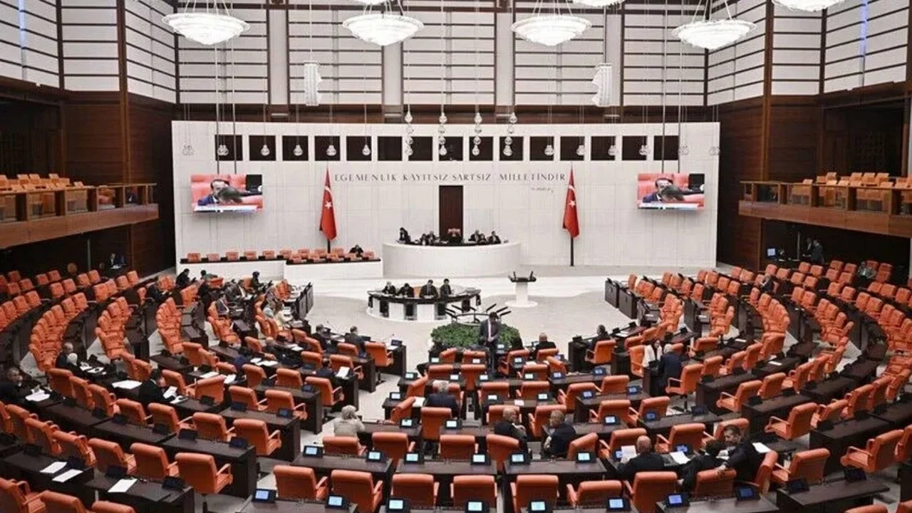 En düşük emekli aylığını da içeren teklif Meclis'te: İlk 7 madde kabul edildi