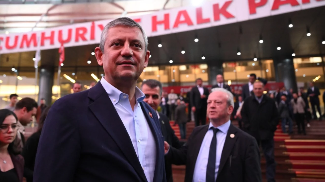 Toplu istifalar gelecek mi? Özgür Özel'den kapalı grup toplantısı