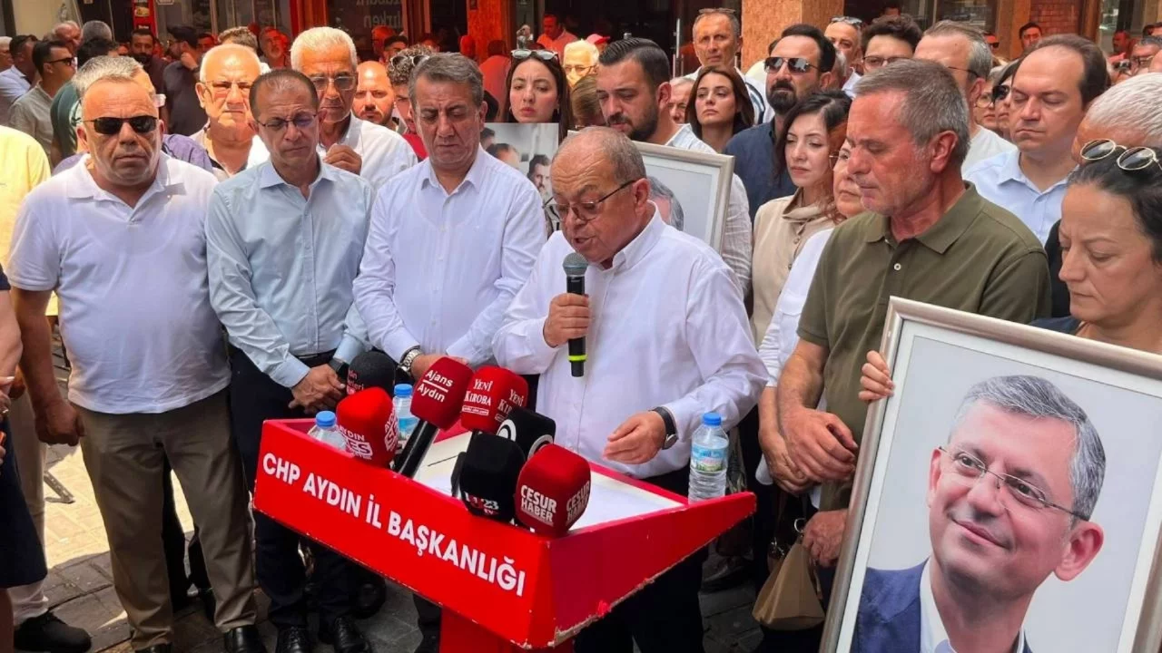 CHP'de istifa dalgası sürüyor: Aydın'da il yönetimi, İzmir'de 7 ilçe yönetimi partiden ayrıldı