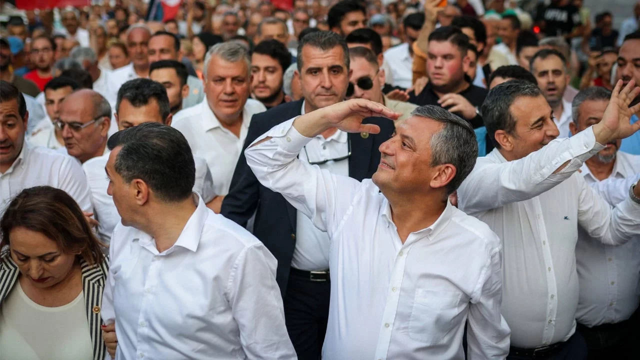 Yeni Parti'de ilk toplantı: Parti yönetimi belirleniyor