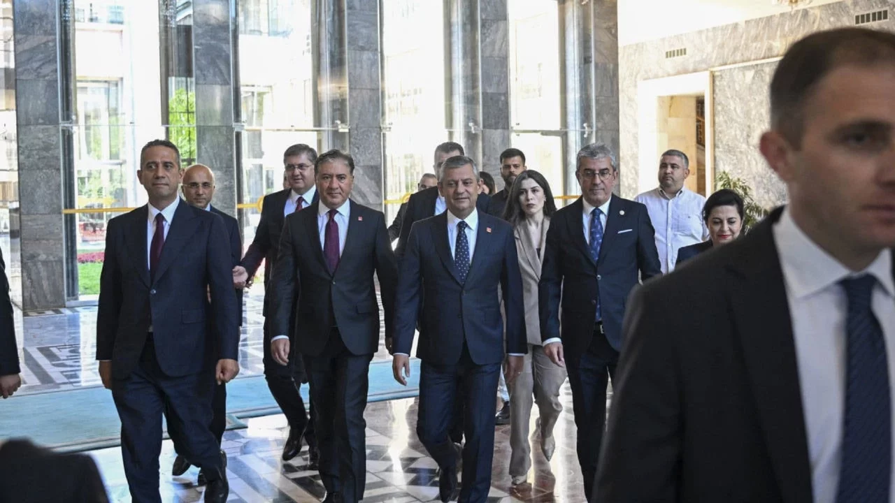 Yeni partinin kuruluş dilekçesi İçişleri Bakanlığı'na götürülüyor