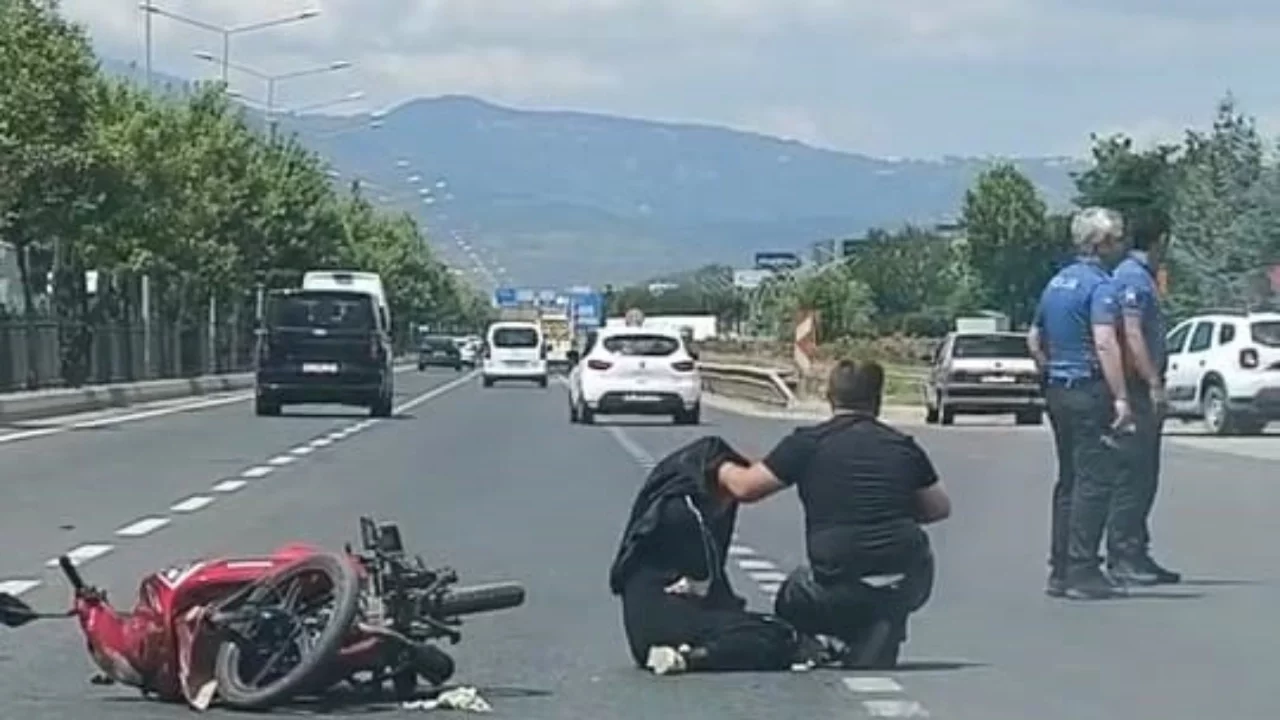 Bursa'da otomobil motosiklete çarptı
