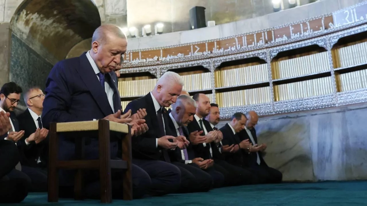 Cumhurbaşkanı Erdoğan: Ayasofya'nın dirilişi mübarek olsun