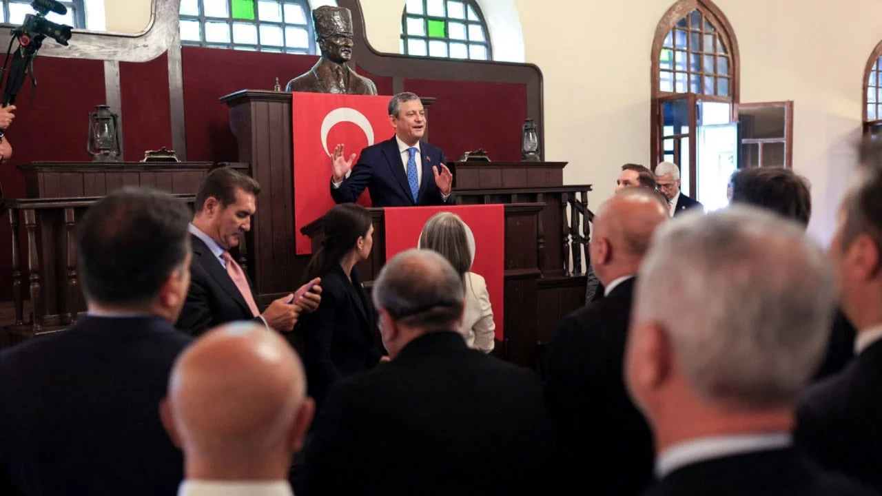Özgür Özel YENİ Parti'nin Genel Başkanı seçildi!