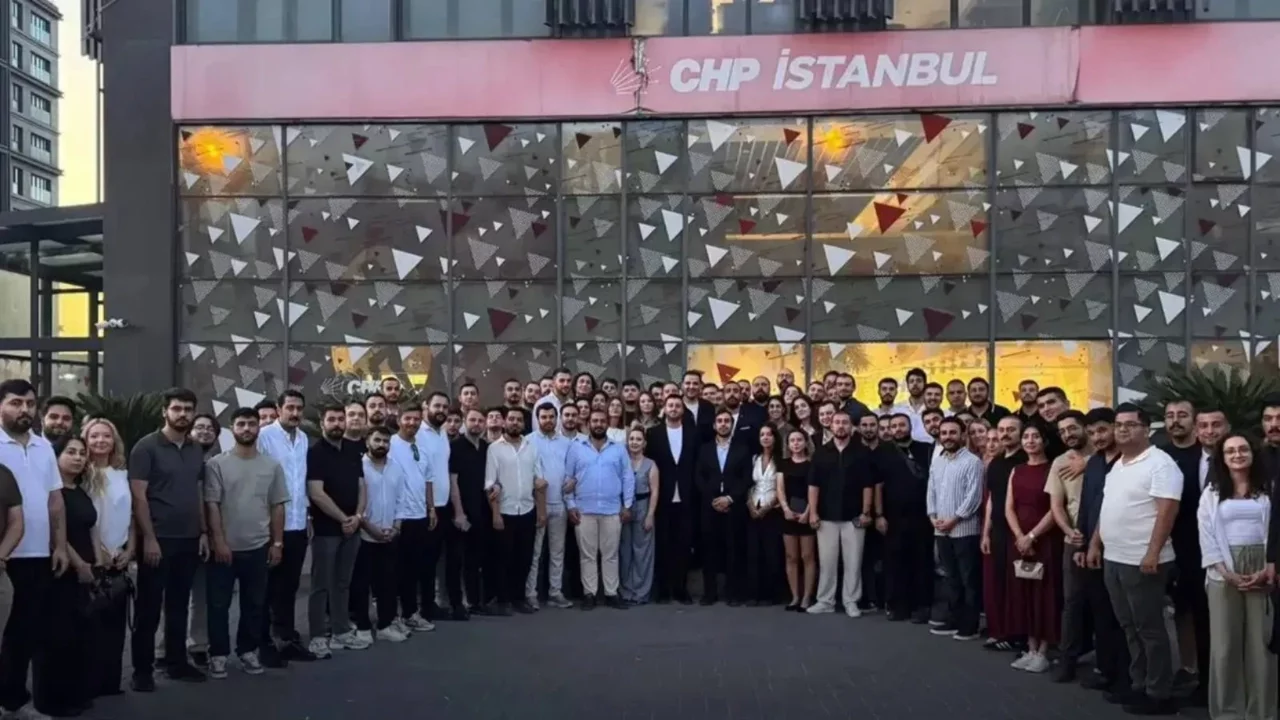 İstanbul Gençlik Kolları'nın yönetimi Yeni Parti'ye katıldı