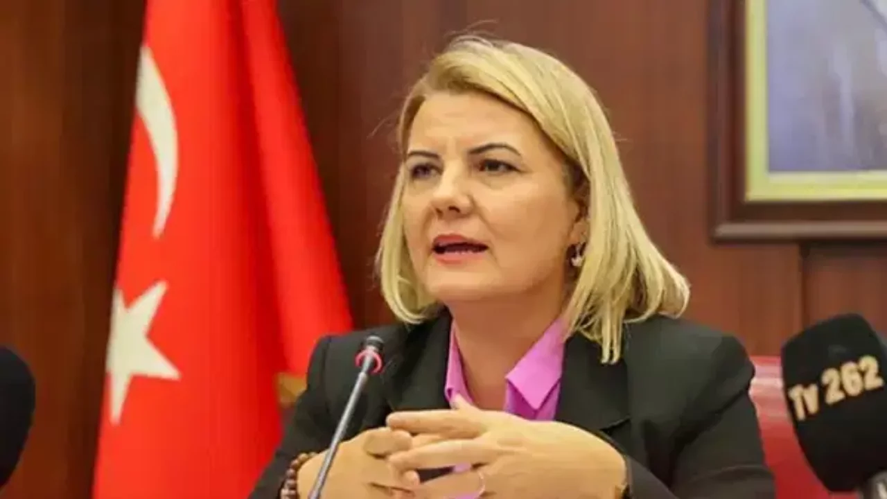 İzmit Belediye Başkanı Fatma Kaplan Hürriyet, görevden uzaklaştırıldı