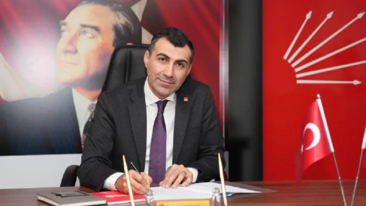 Görevden alınan CHP Adana İl Başkanı Anıl Tanburoğlu: YENİ Partinin üyesi olarak yoluma devam edeceğim