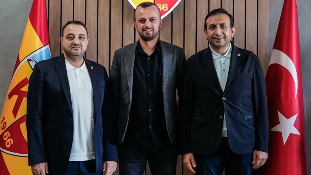 İlhan Parlak, görevinden istifa etti