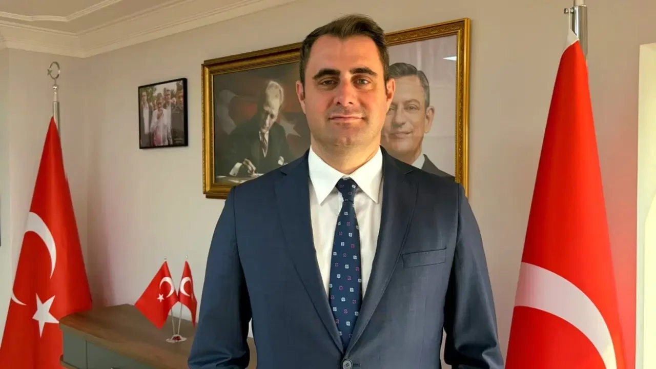 CHP İzmir İl Başkanlığı görevinden alınan Çağatay Güç, parti üyeliğinden istifa ettiğini açıkladı