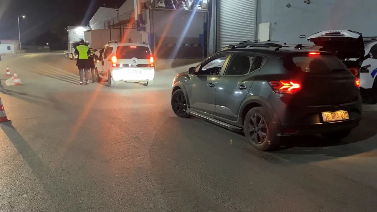 Bursa'da polisin 'Dur' ihtarına uymadı, 490 bin lira ceza yedi