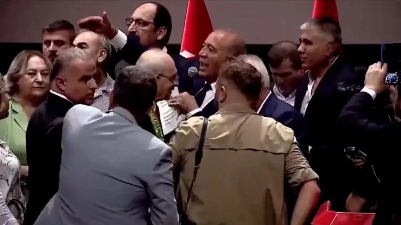 Kılıçdaroğlu'nun rozet taktığı törende Gürsel Tekin'in sert çıkışı gündem oldu