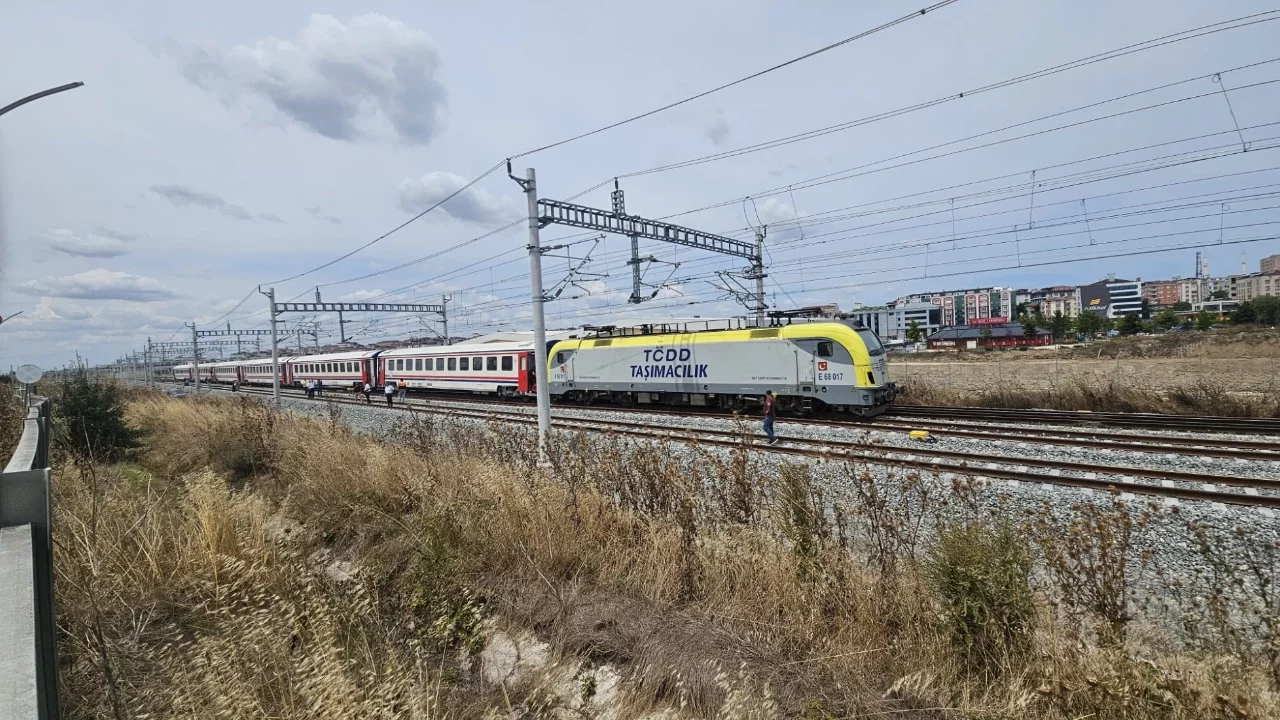 Tekirdağ'da yolcu treni raydan çıktı