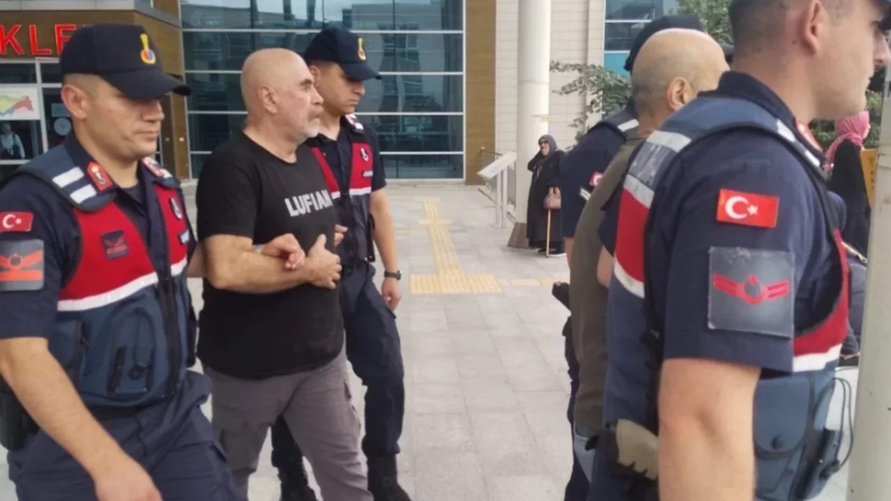 Bursa'da gözaltına alınmıştı yönetmen Ezel Akay'dan açıklama: "Bir ifade verdim, çıktım"