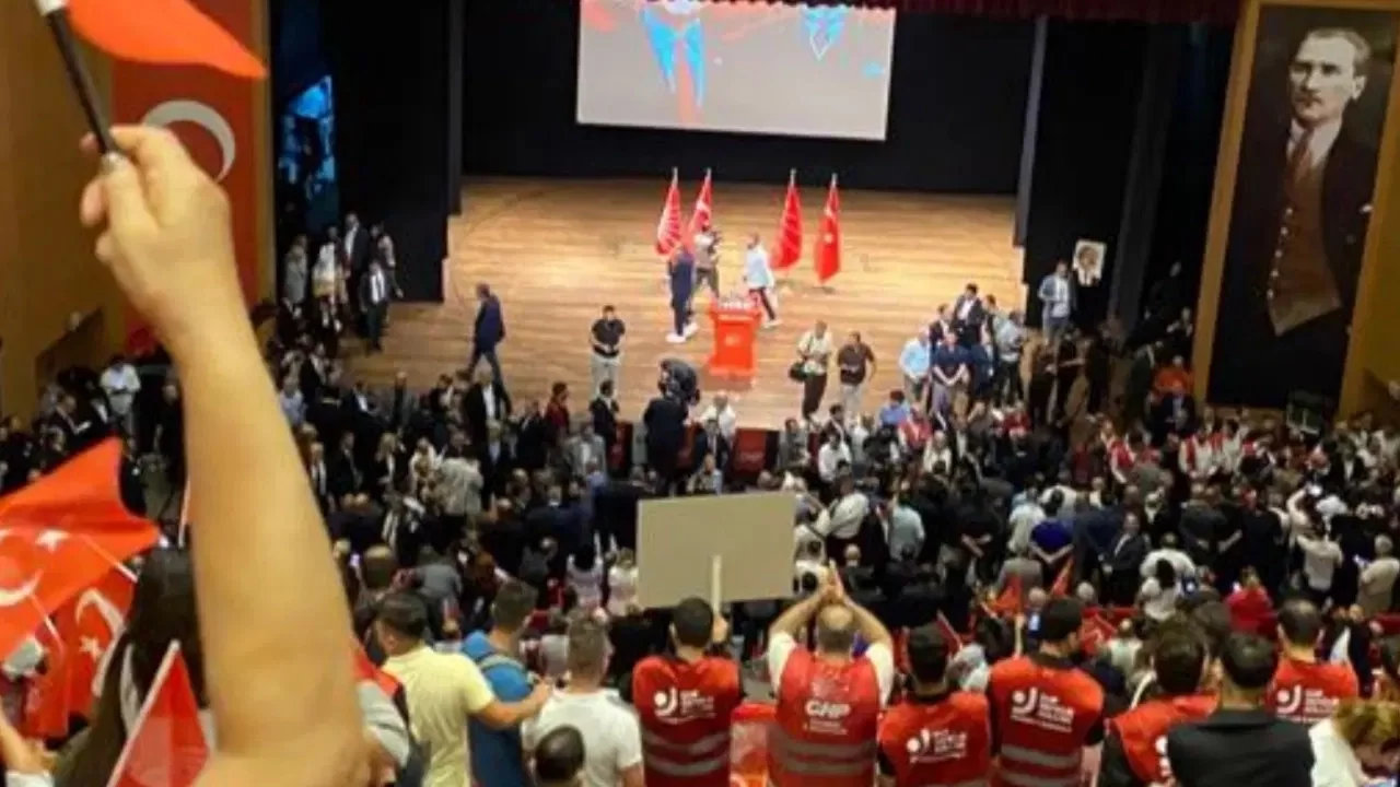 Kılıçdaroğlu'nun rozet töreninde figüran iddiası