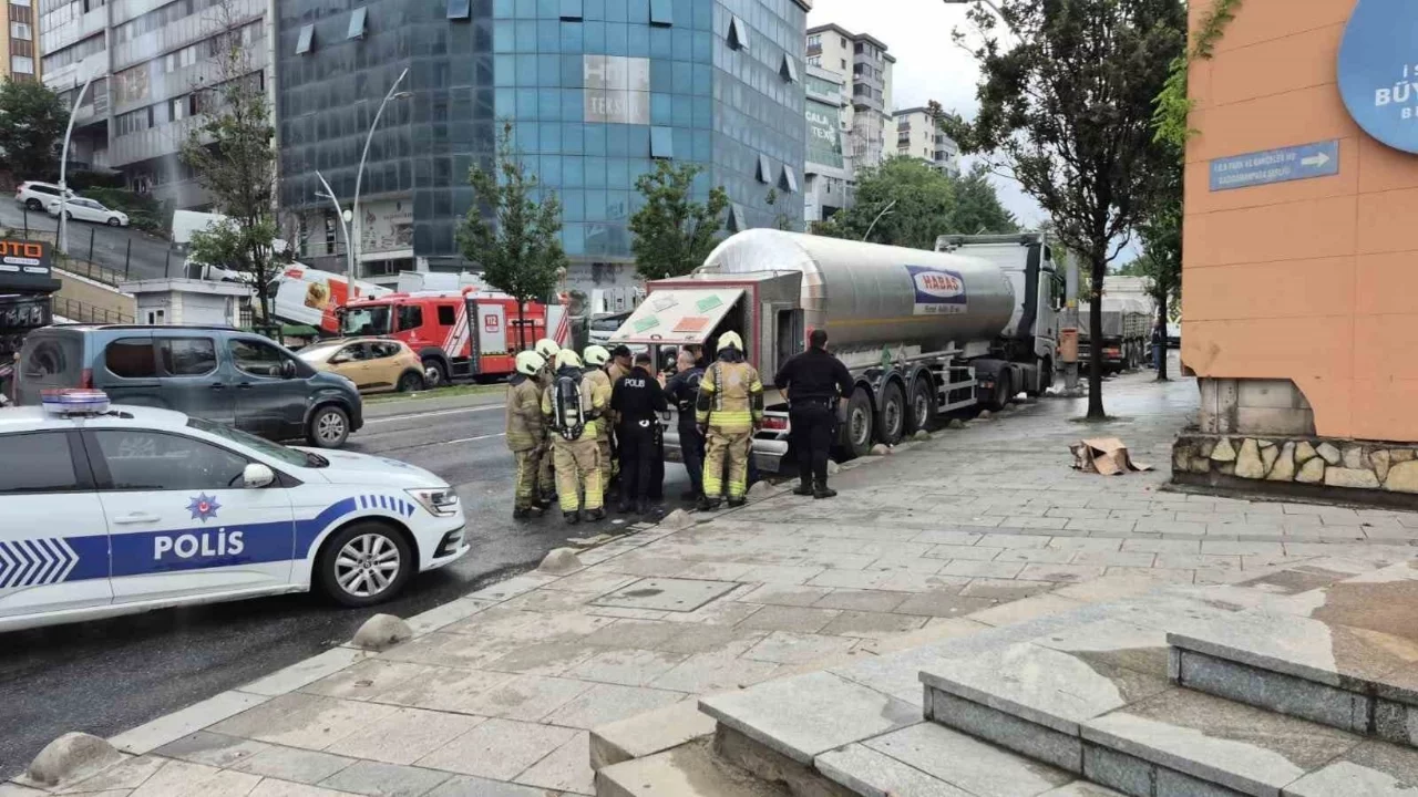 İstanbul'da tankerden çıkan basınçlı hava paniğe neden oldu