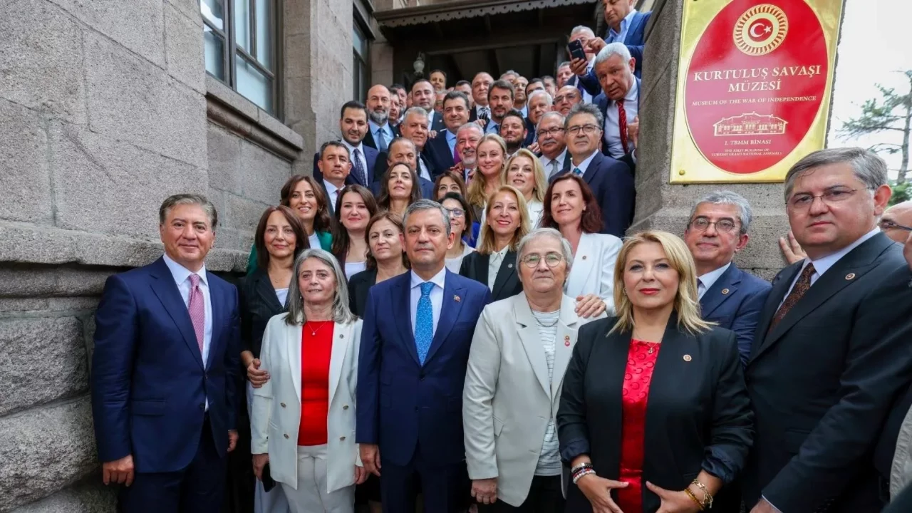 TBMM'de tarihi değişim: Yeni Parti ile grup sayısı 7'ye yükseldi