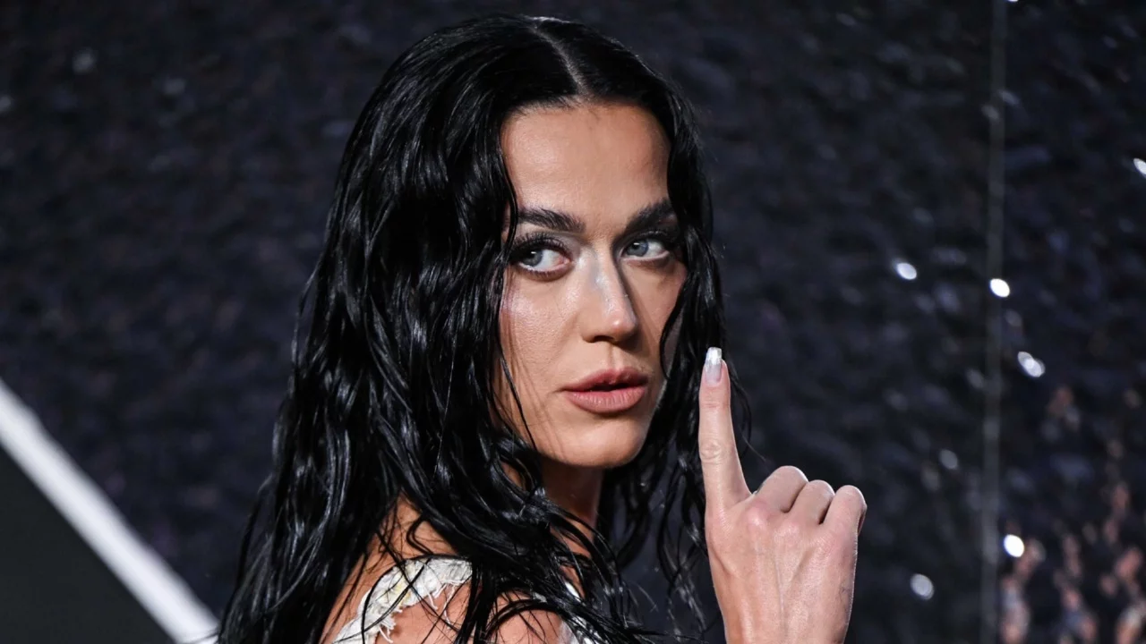 Katy Perry'den İran'a saldırı görüntülerinde şarkısını kullanan Beyaz Saray'a tepki