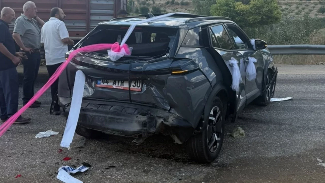 Malatya'da düğün konvoyunda kaza: Çok sayıda yaralı