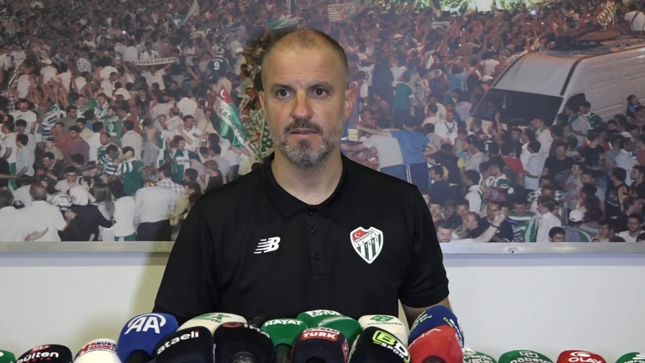 Bursaspor Teknik Direktörü Mustafa Er: "Skordan bağımsız olarak bizim için önemli olan oyundu"