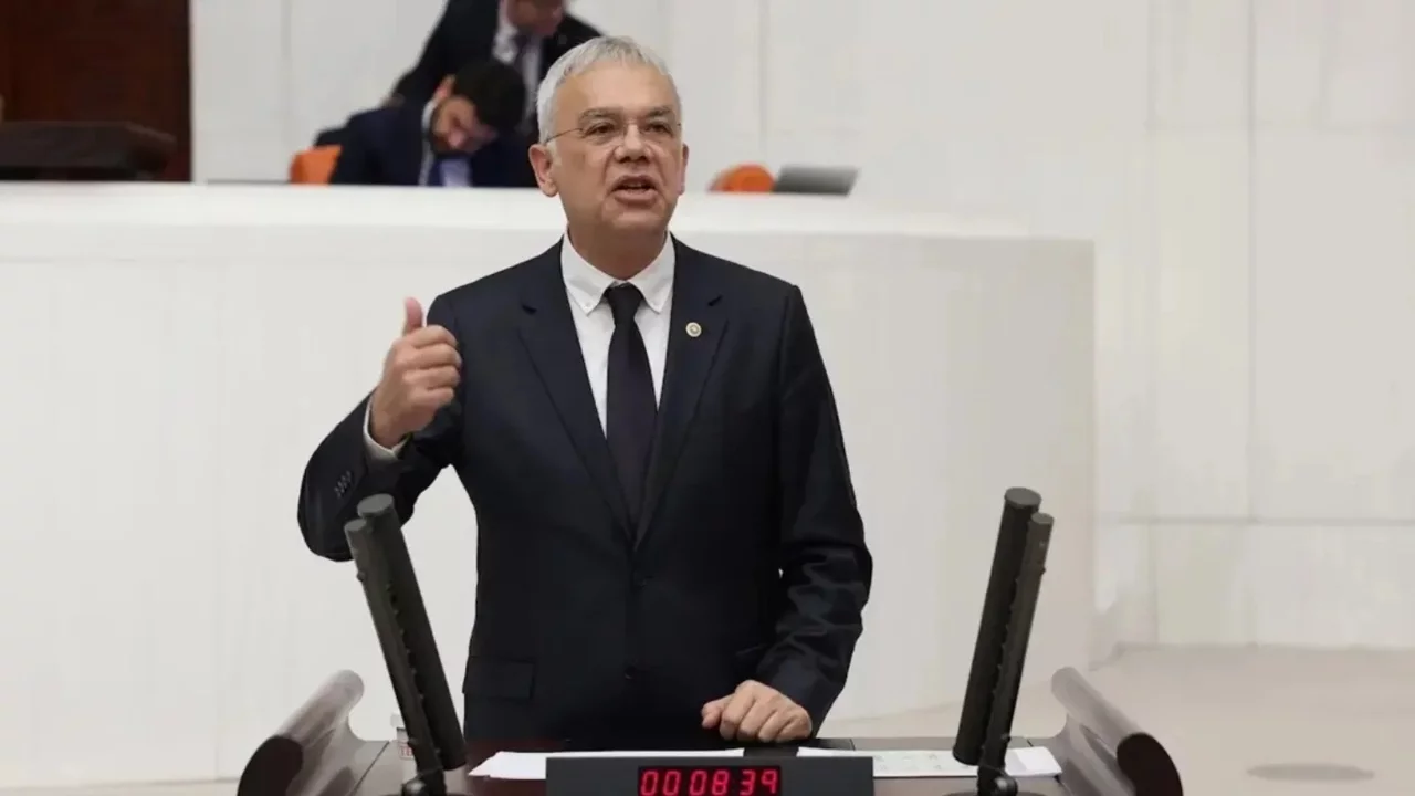 Yeni Parti Bursa Milletvekili Pala: "Yalnızca iktidarı değil, sistemi değiştirmek zorundayız"