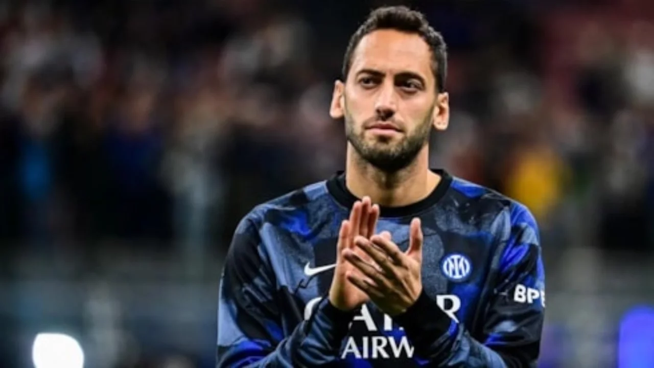 Hakan Çalhanoğlu saç ektirdiği yeni tarzıyla ilk kez görüntülendi