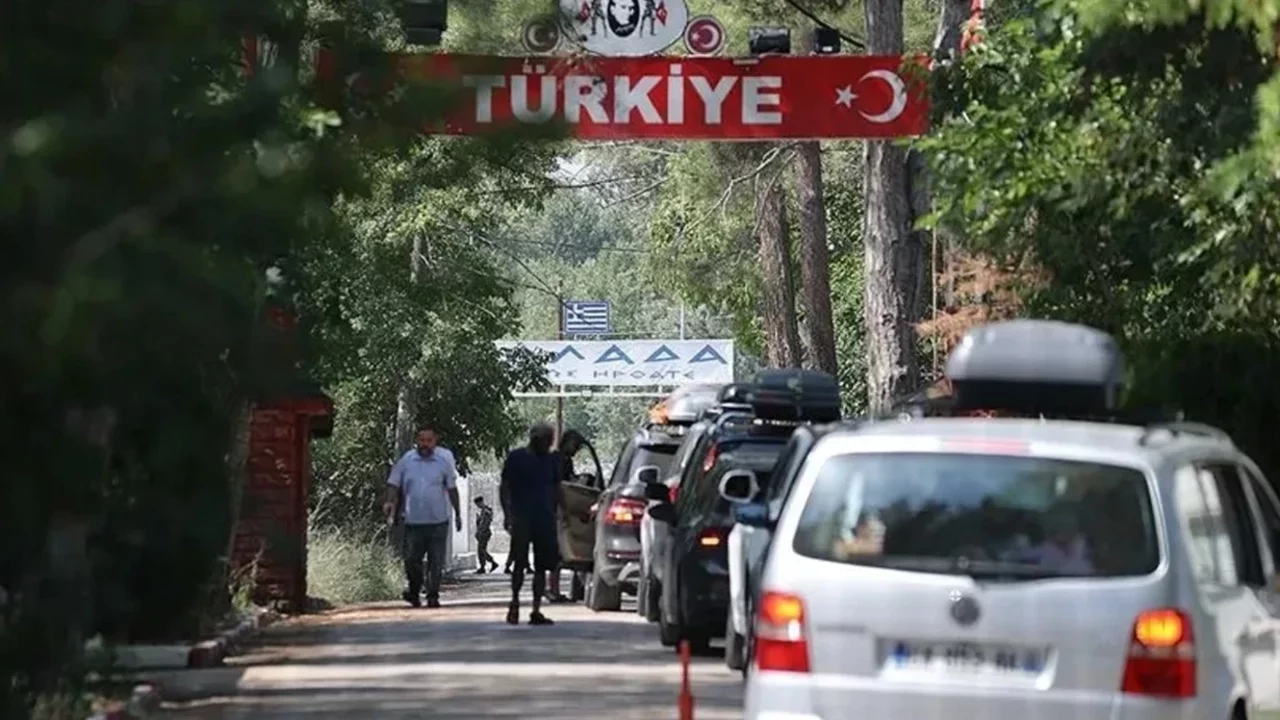 Komşuda grev: Pazarkule ve İpsala'da geçişler durduruldu